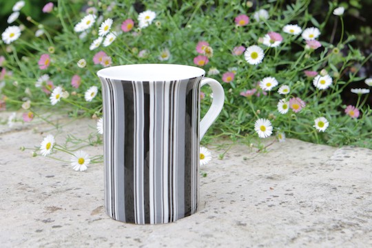 Mug black and white stripes